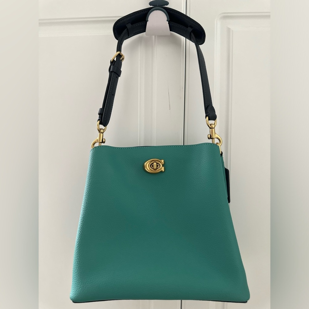 NWT Coach Willow Bucket Green Pebbled Leather Bag with 2 Navy Straps